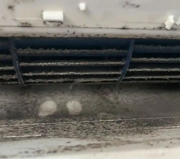 白云空调吹的风有股烧焦味是怎么回事